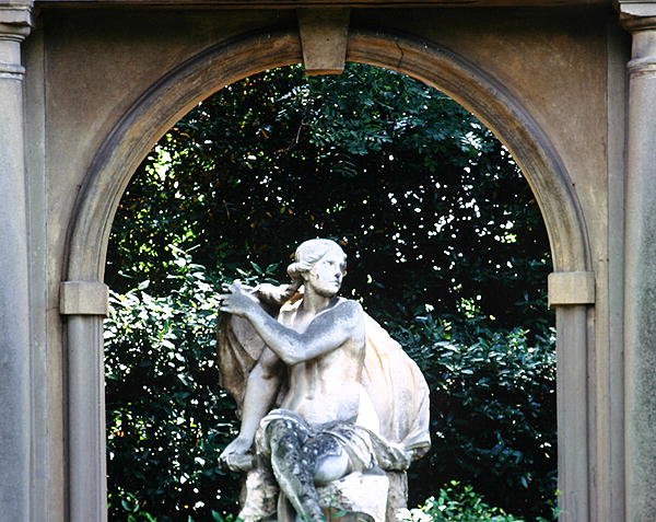 Staty av Venus, i trädgårdarna i Villa la Pietra (foto) av School Italian
