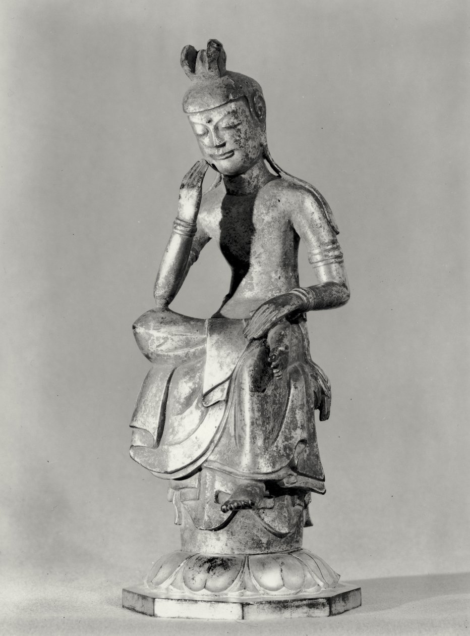 Bodhisattva sittande i en meditativ ställning, c.645-794 (förgylld brons) (s/v foto) av Japanese School