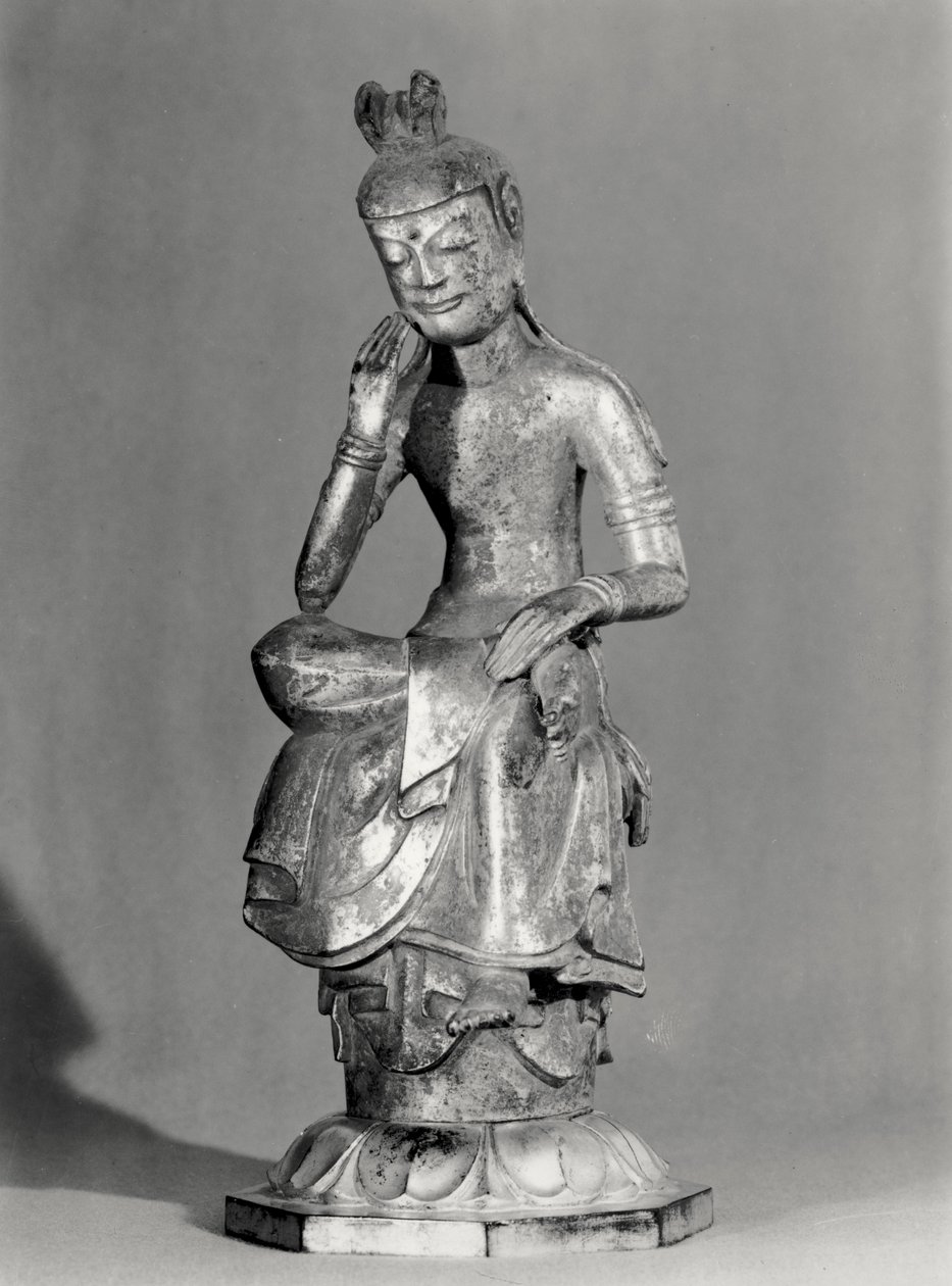 Bodhisattva sittande i en meditativ ställning, c.645-794 (förgylld brons) (s/v foto) av Japanese School