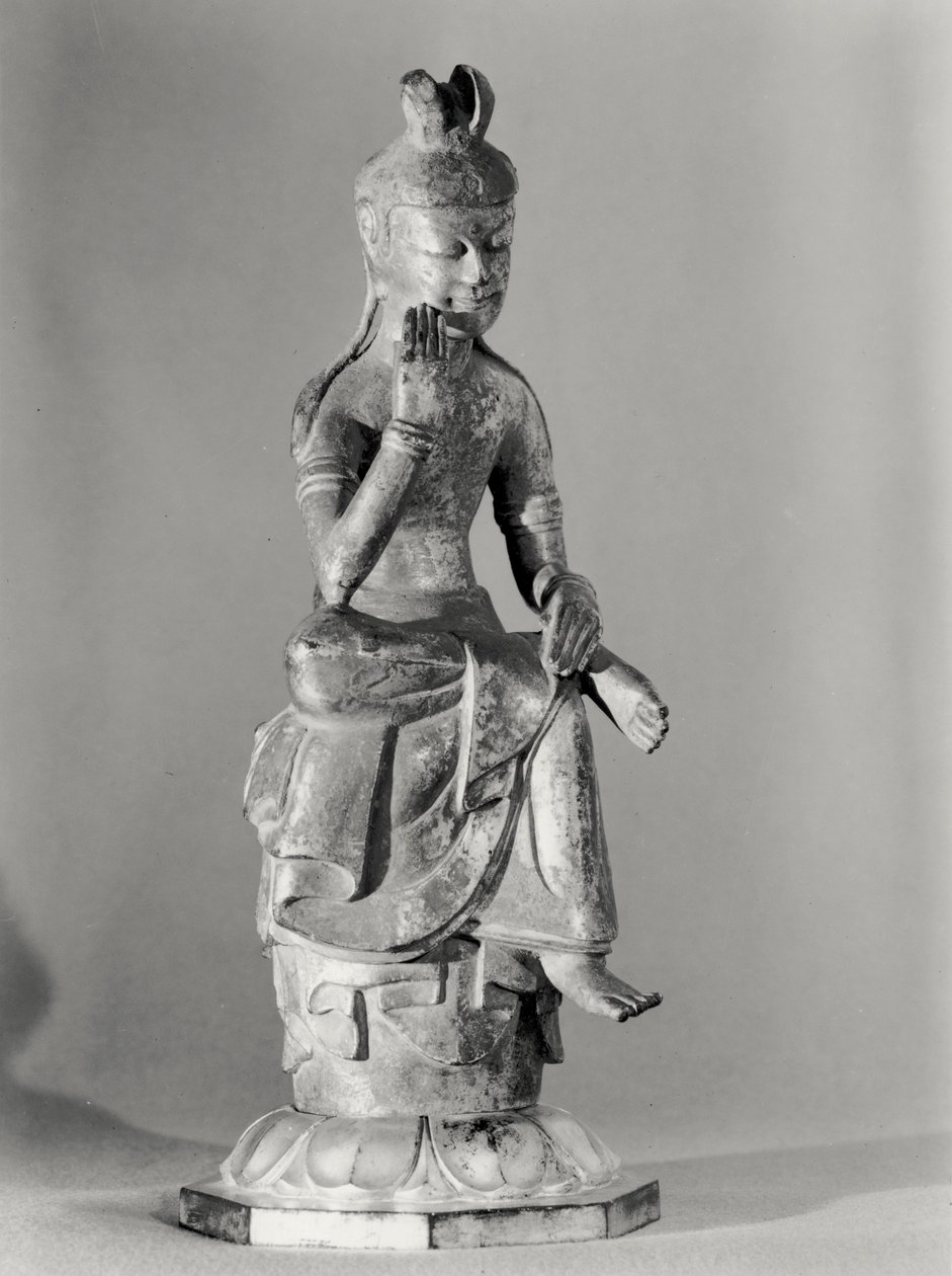 Bodhisattva sittande i en meditativ ställning, c.645-794 (förgylld brons) (s/v foto) av Japanese School
