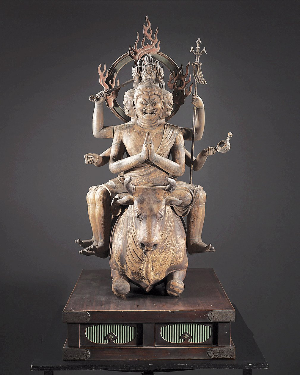 Daiitoku Myoo, Kamakura Period, ca 1251-99 (trä, metall, bladguld och pigment) av Japanese School