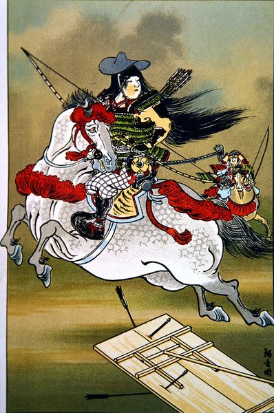 Tomoe, en modig kvinnlig krigare i Japan under Genji- och Heishiperioderna (färglitografi) av School Japanese