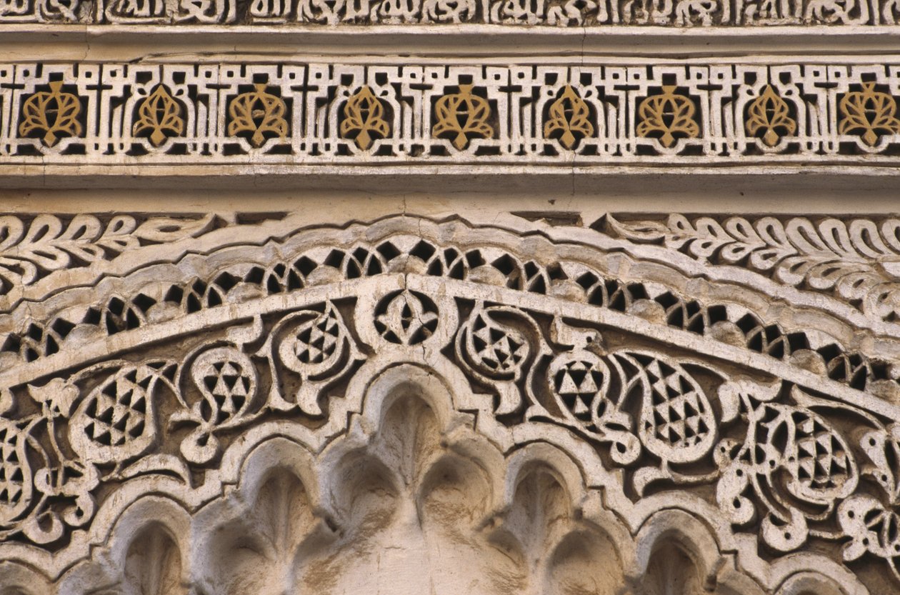 Detalj av porten till den stora moskén (stuckatur) av School Moroccan