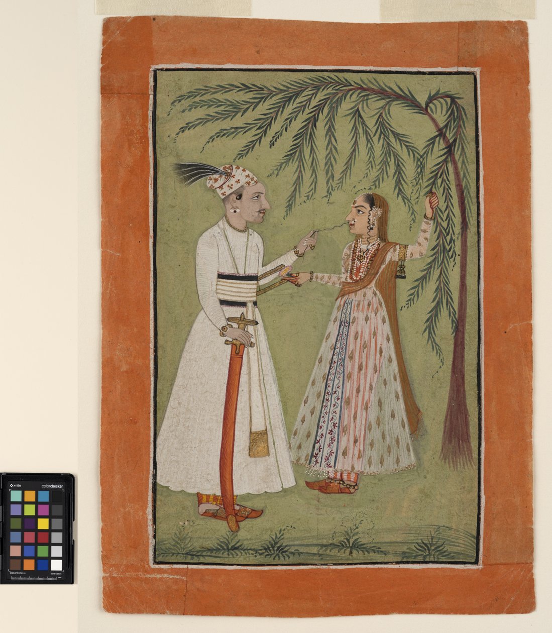 En linjal som drar ett hårlock av en dam som håller i ett träd, ca 1705 (ogenomskinlig akvarell och guld på papper) av School Pahari