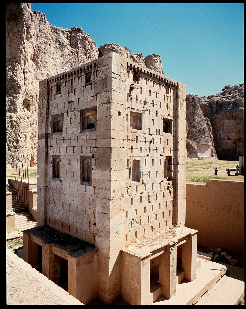 Utsikt över Necropolis och gravarna som tillhörde Achaemenid kungar, och kuben Zoroaster (Ka