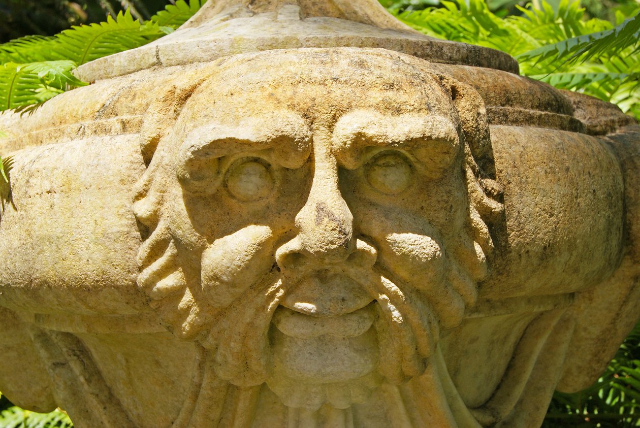 Ristade stenurna på gudarnas terrass, Quinta da Regalia;Sintra;Portugal ca 1914 (foto) av School Portuguese