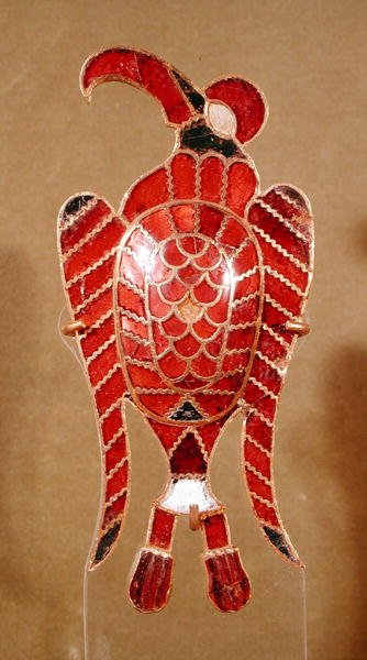 Örn, från skatten från Apahida II, migrationsperiod, 500-600-talet (guld och granat) av School Romanian