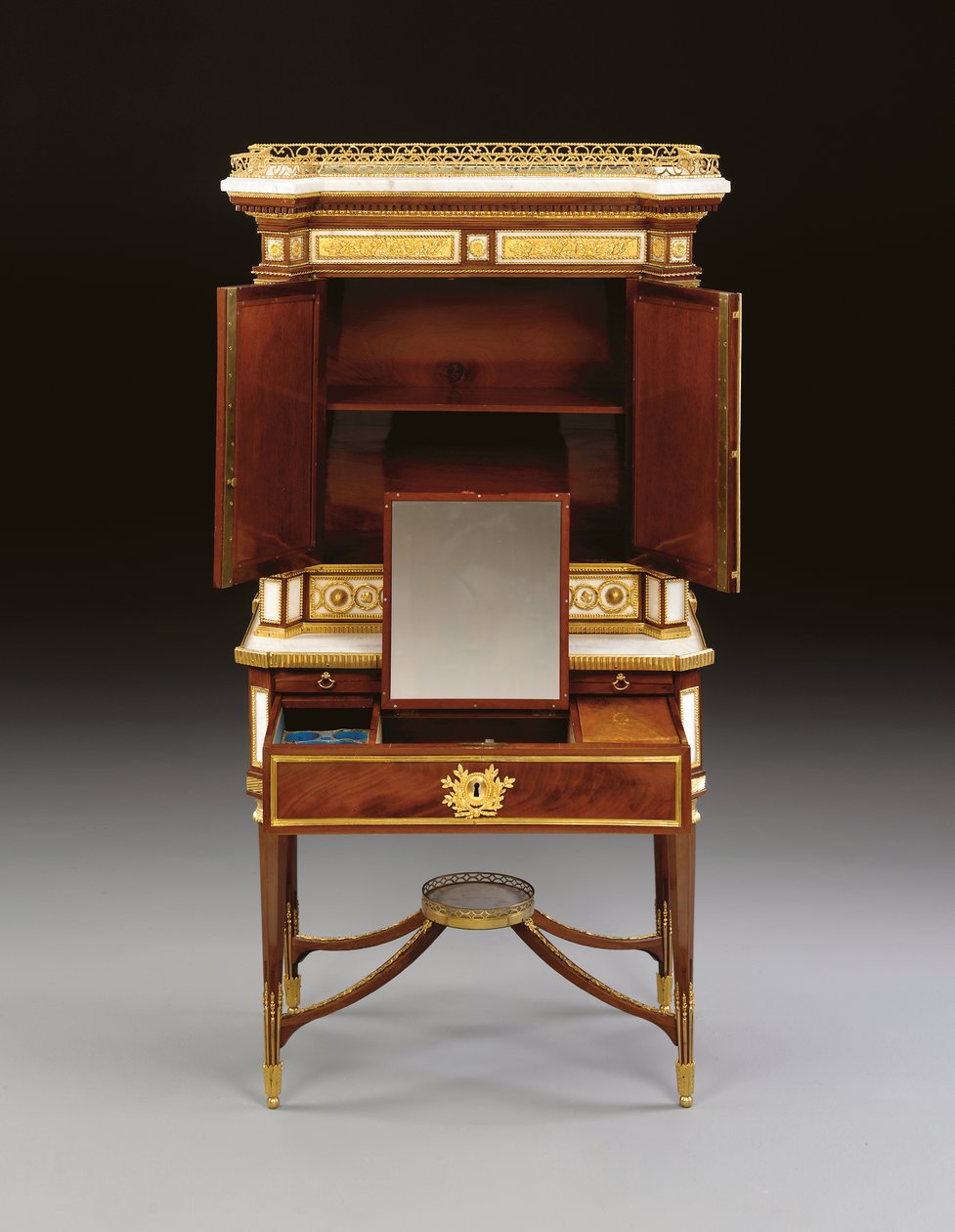 En rysk ormolu-monterad vit marmor och mahogny bonheur du jour, c.1790 (ormolu, marmor & mahogny) av School Russian