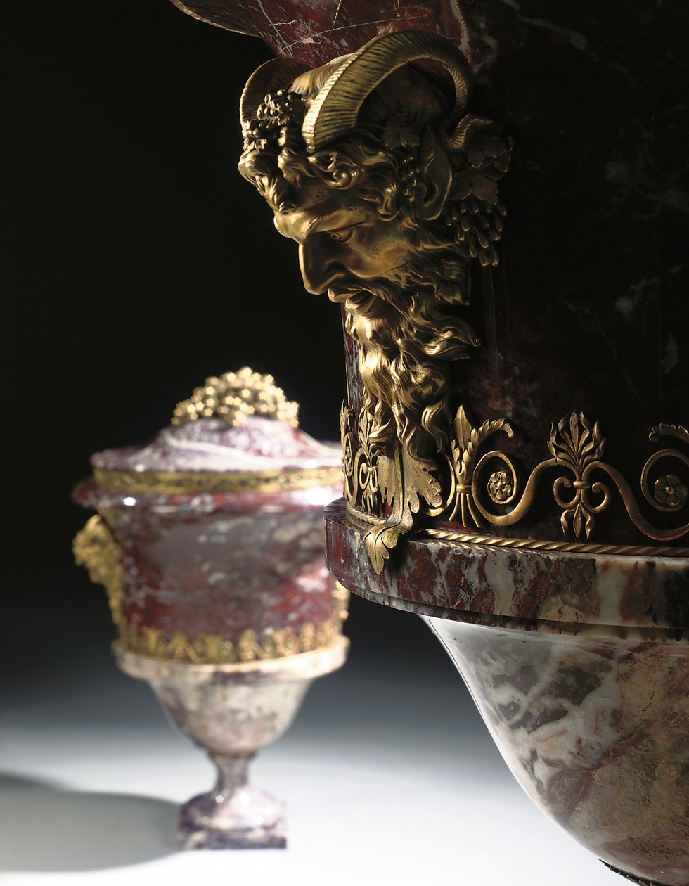 Ett par vaser, ca 1790 (jaspis & ormolu) av School Russian