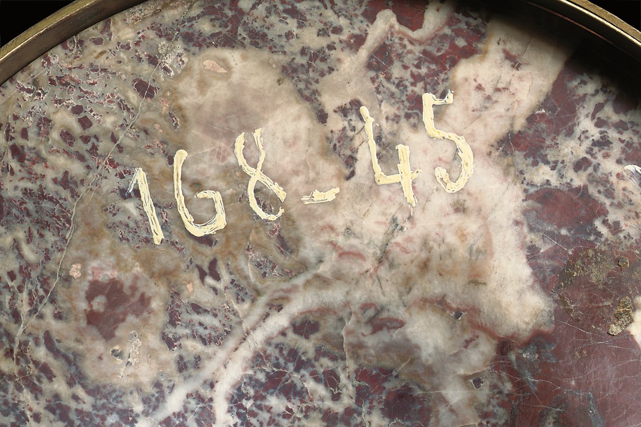 Detalj från en av ett par vaser, ca 1790 (jaspis & ormolu) av School Russian
