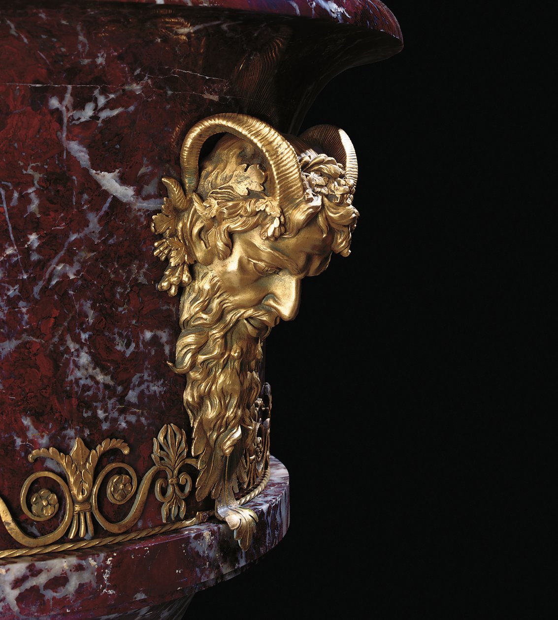 Detalj från en av ett par vaser, ca 1790 (jaspis & ormolu) av School Russian