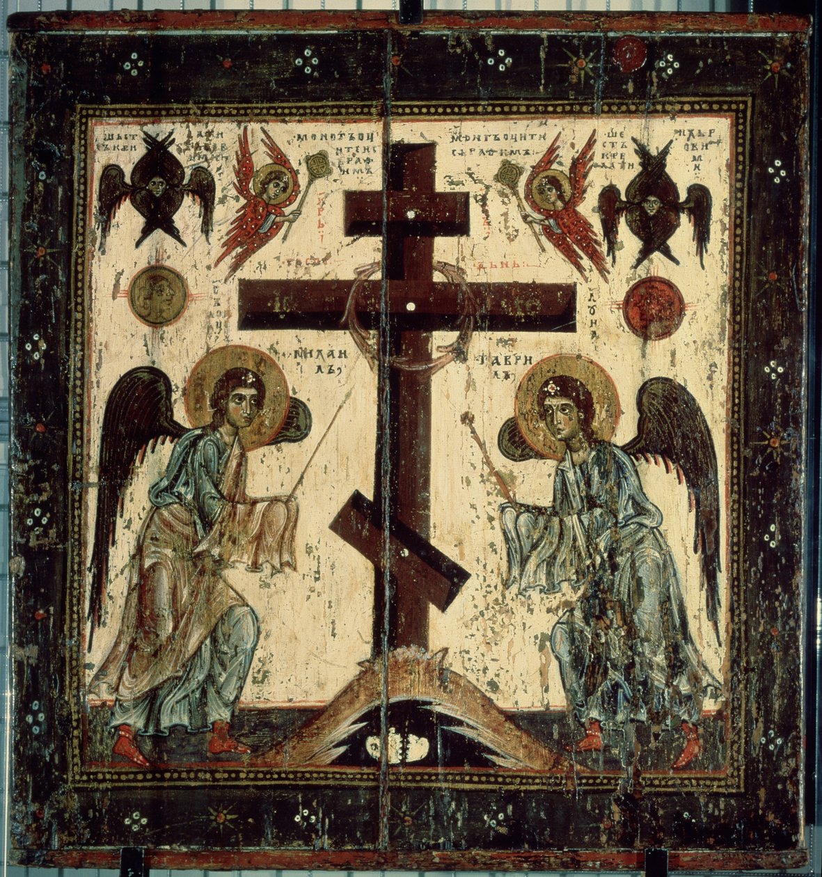 Tillbedjan av korset. Två änglar som avgudar det rysk-ortodoxa korset. Rysk ikon, tempera på trä, mellan 1130 och 1200, konst från Novgorod (Ryssland). Statens Tretyakov-galleri, Moskva (Ryssland). av School Russian