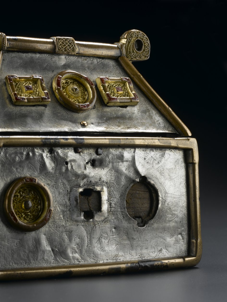 The Monymusk Reliquary, c.8th century AD (brons, silver, trä, kopparlegering, glas, emalj) av Scottish School