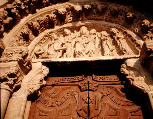 Tympanum av västra portalen av Sta Maria del Azogue av School Spanish