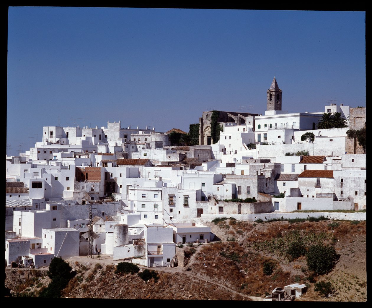 Utsikt över Vejer de la Frontera, Andalusien Spanien av School Spanish