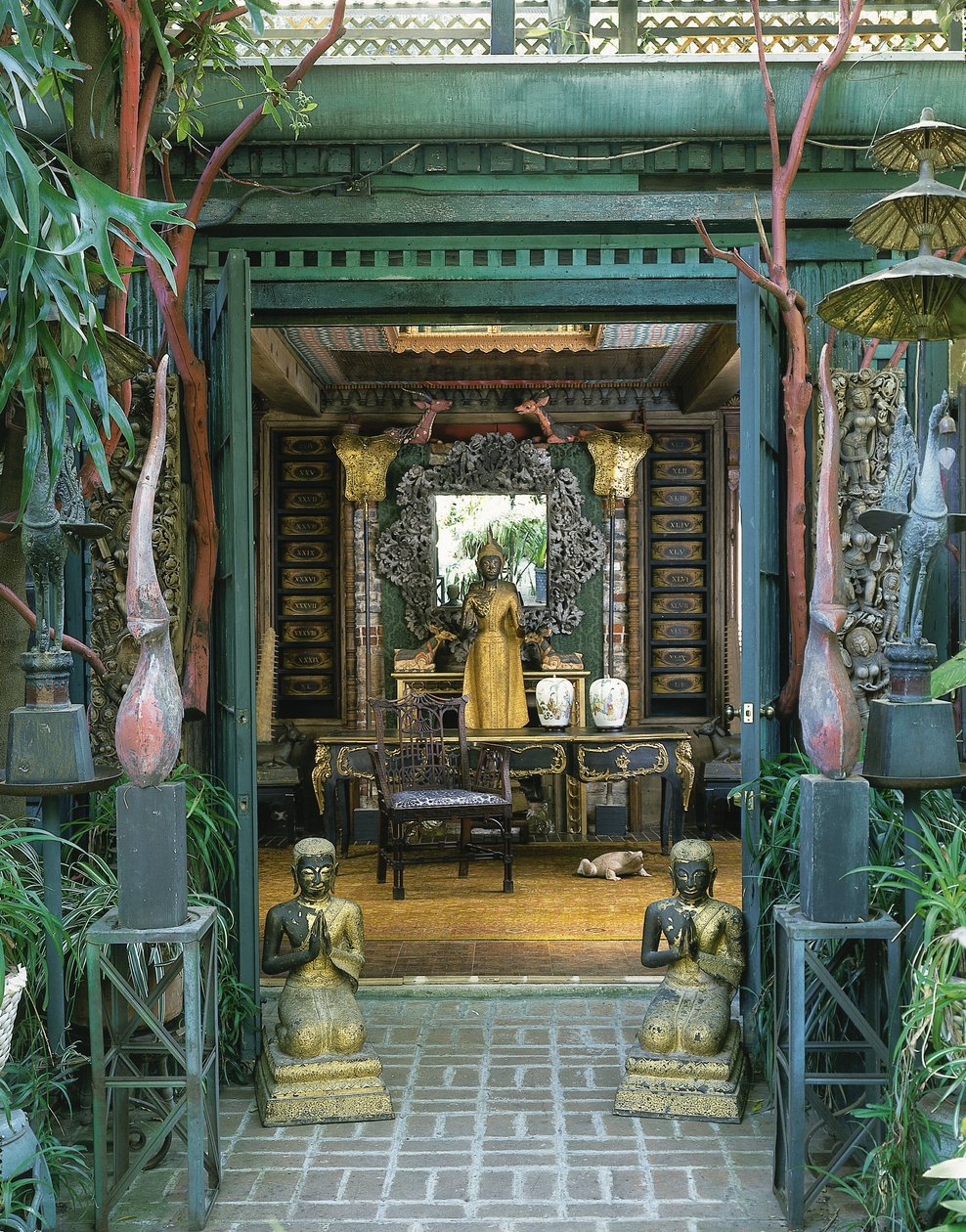 Ett par thailändska takprydnader (målat trä) av School Thai