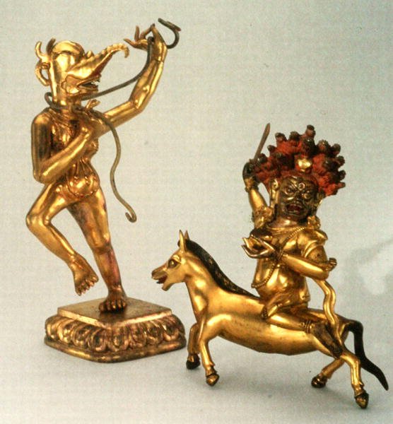 Makaravakitra och Sridevi (förgyllt brons) av School Tibetan