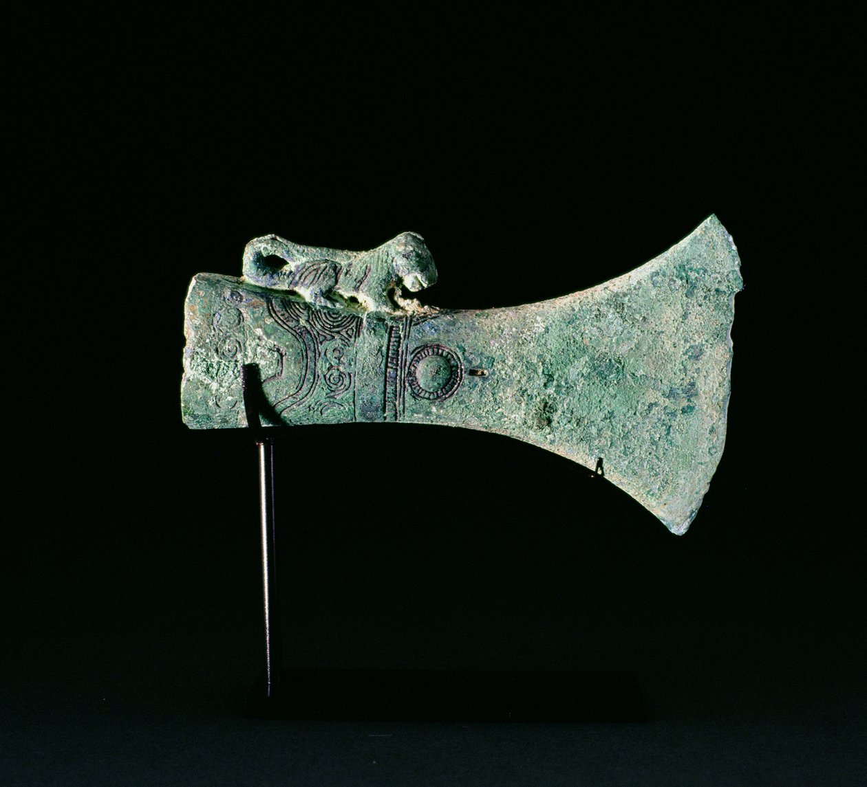 Axe-Head, Dongson Culture, c.200 BC-200 AD (brons) av School Vietnamese