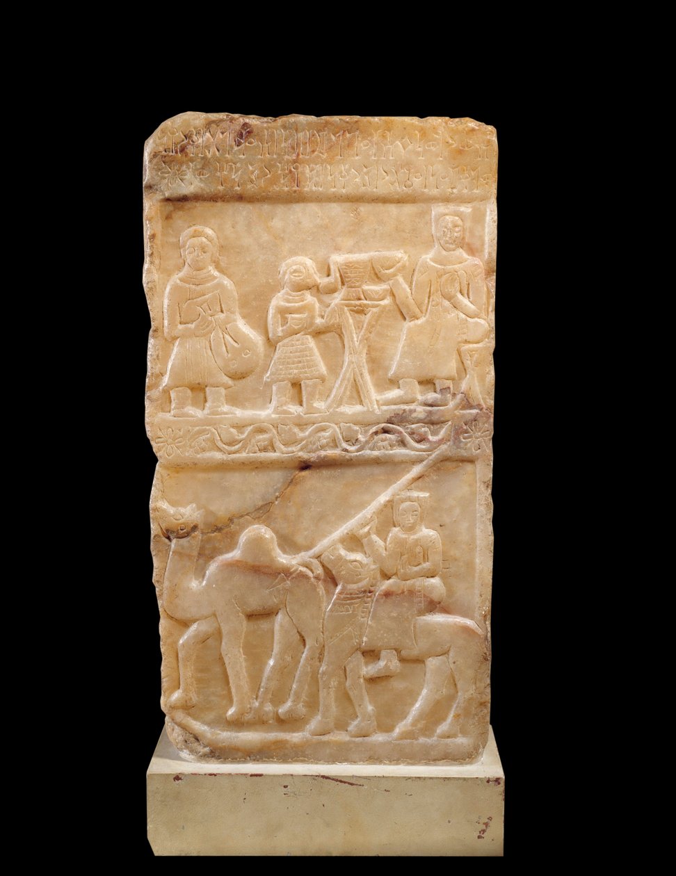 Orientalisk antikvitet: stele i albatre av kamel Idjl registrerad i sabeen. 2:a eller 3:e århundradet efter JC. Från Jemen. Sön 0,55x0,29 m Paris, Louvren av School Yemen