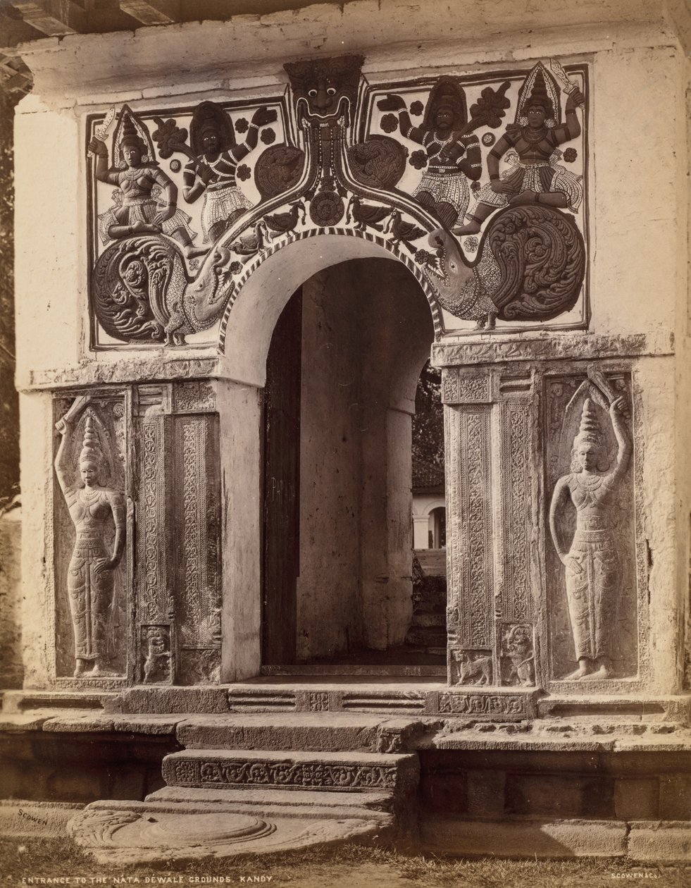 Ingång till Nata Dewale Grounds, Kandy av Scowen and Co.