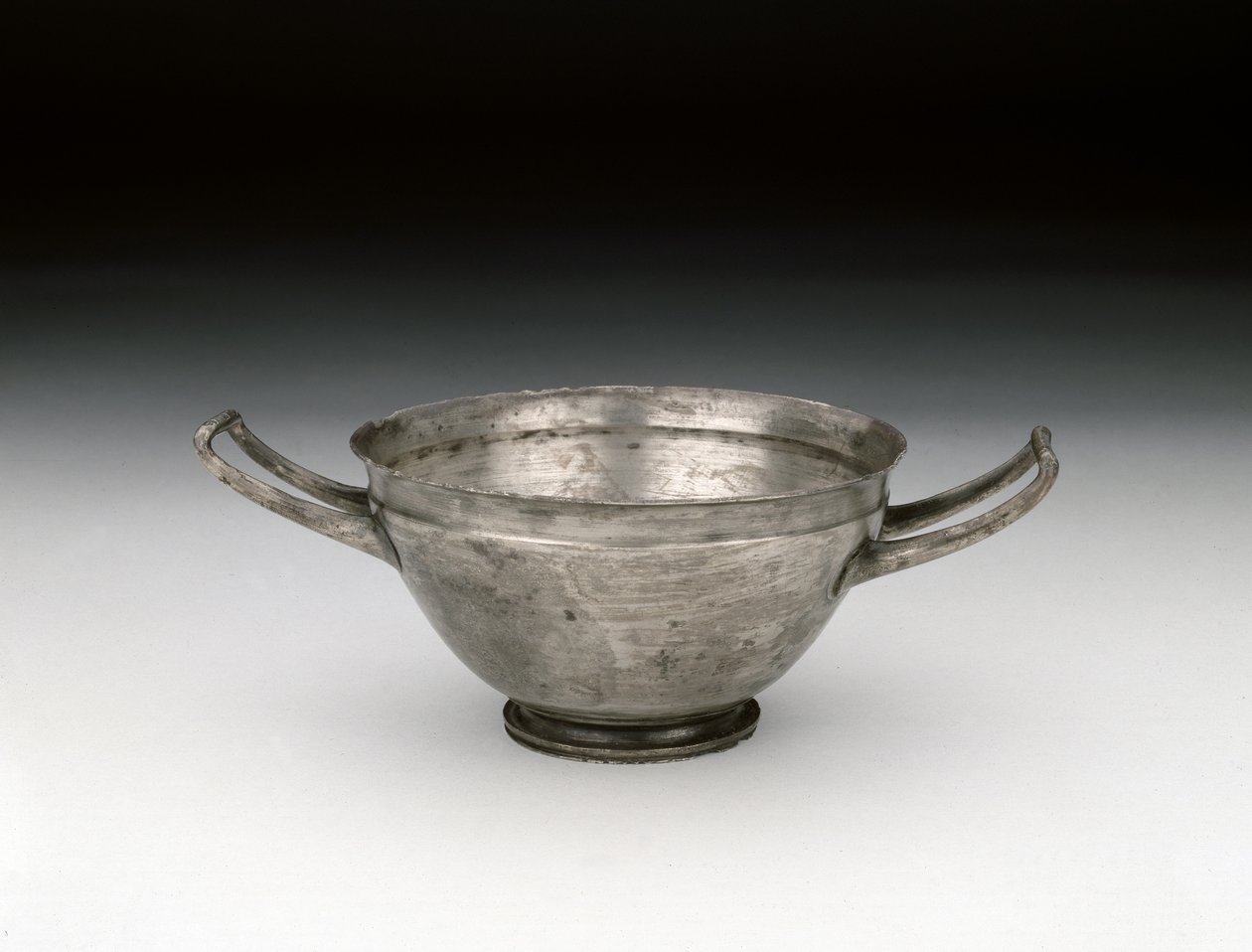 Kopp, från grav IV vid Nymphaeum på Krim, 500-talet f.Kr. (silver) av Scythian