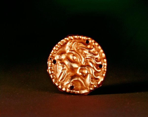 Plack med representation av en skäggig skythian (guld) av Scythian
