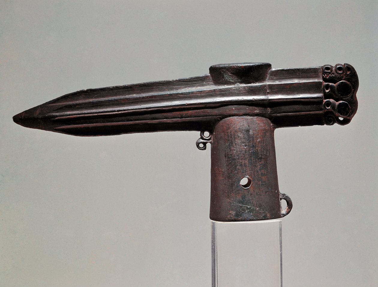 Art Scythian (Scythian civilisation eller Scythia): bronsyxa från Krasnoyark-regionen (Sibirien och Altai). 7:e - 2:a århundradet f.Kr. Sankt Petersburg, Hermitagemuseet av Scythian