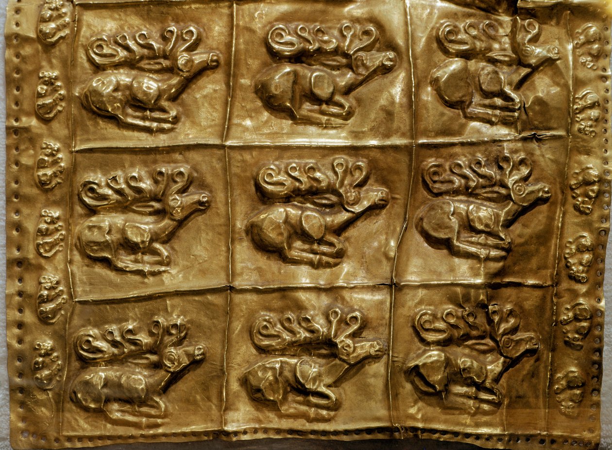 Art Scythian (Scythian civilisation eller Scythia): hölje av guldkoger pryder djur (hjort). Från Tumulus n°4 i Kelermes, Krasnodar-regionen, Kuban, Ryssland, 700-talet f.Kr. av Scythian