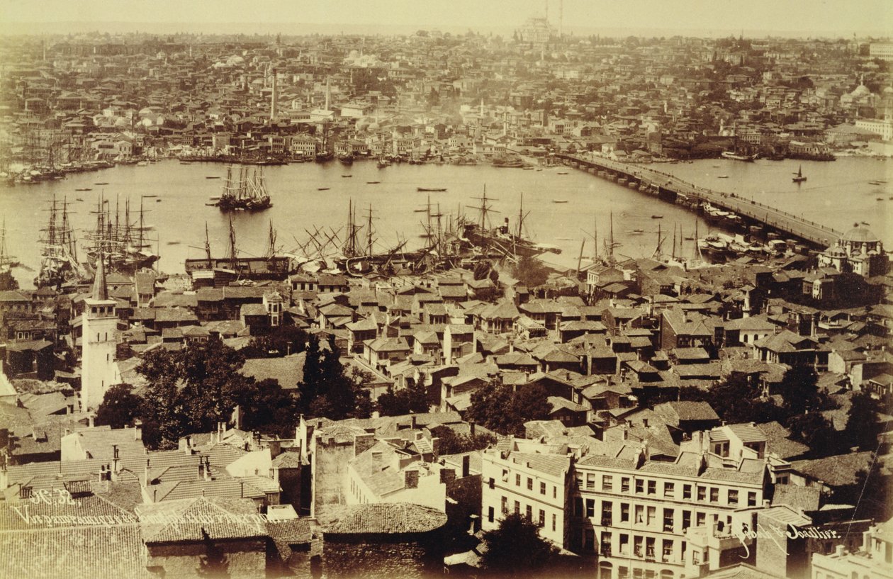 Panorama med utsikt över Istanbul och Bosporen, ca 1890 (s/v foto) av Sebah and Joaillier