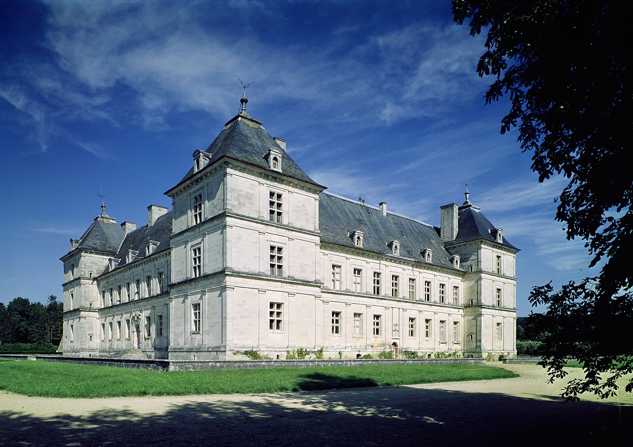 Exteriör av slottet, byggt c.1546 av Sebastiano Serlio