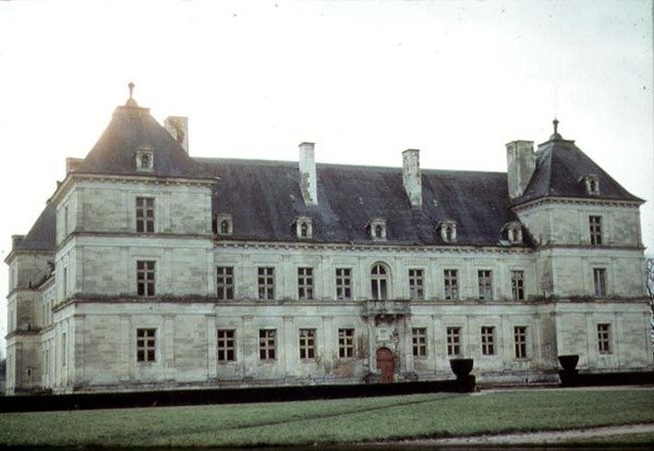 Exteriör av slottet, byggt c.1546 av Sebastiano Serlio