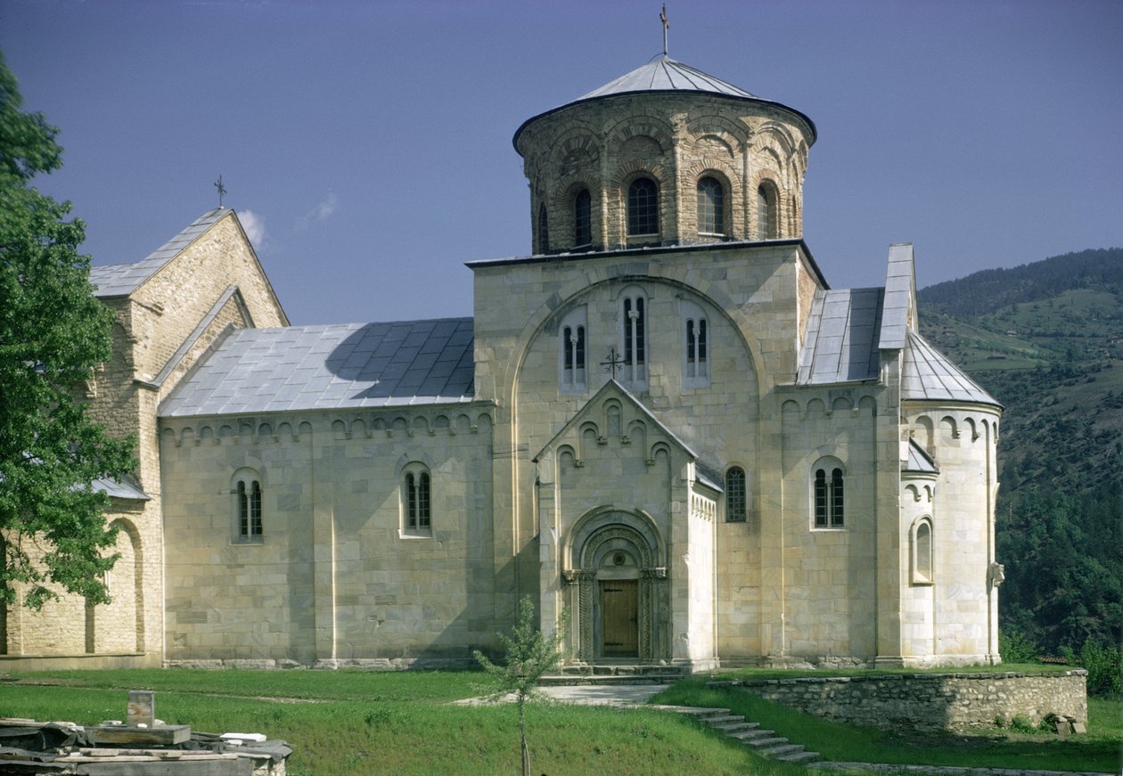 Södervy av kyrkan Sveta Bogodorica av Serbian School