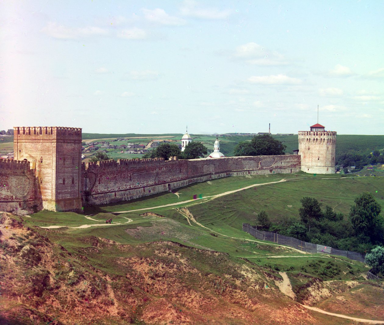 Fästningsmur med Veselukha-tornet. Smolensk, Ryssland, publicerad 1912 av Sergei Mikhailovich Prokudin Gorskii