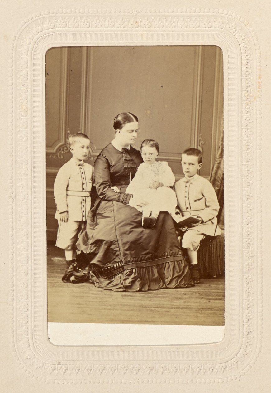P[rin]cesse Clotilde och hennes barn. av Sergei Luvovich Levitsky