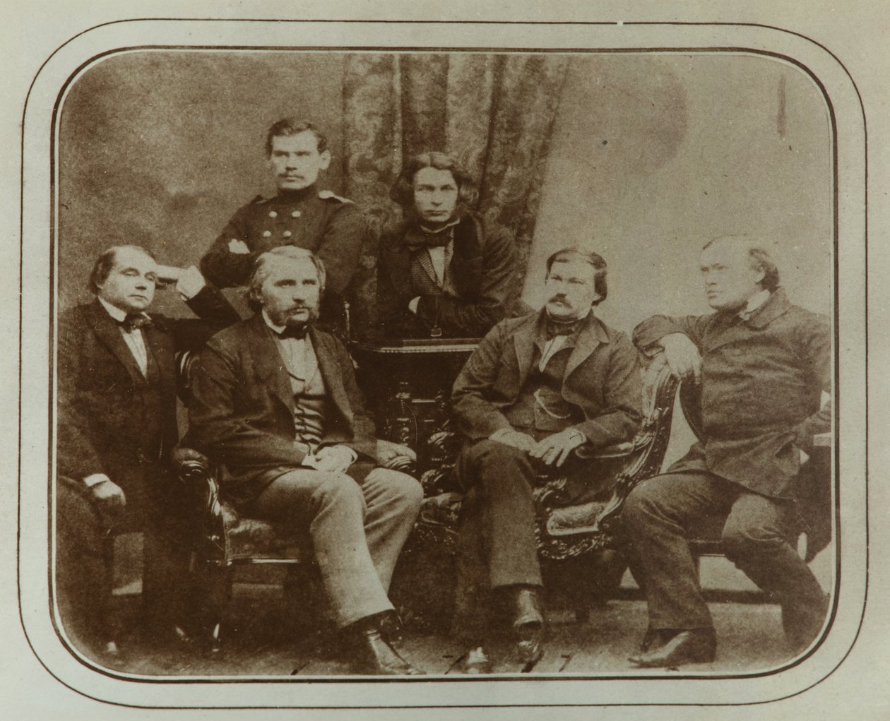Samtida: Ivan Goncharov, Ivan Turgenev, Leo Tolstoy, Dmitry Grigorovich, Alexander Druzhinin och av Sergei Lvovich Levitsky