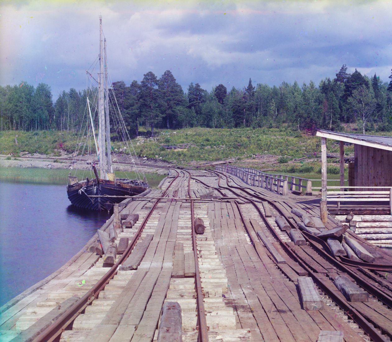 Dammen vid Lizhma-stationen, Karelen, på Murmansk-järnvägen, 1905-1915 av Sergey Prokudin Gorsky