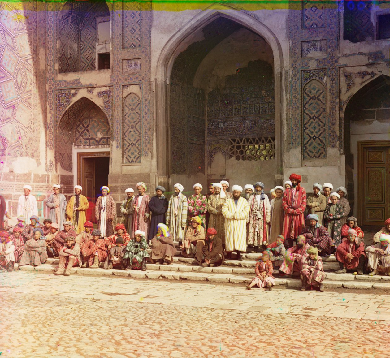 På trappan till moskén i Samarkand, 1905-1915 av Sergey Prokudin Gorsky