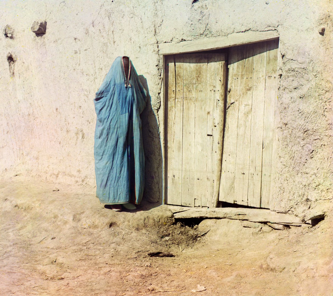 En uzbekisk eller tadzjikisk kvinna som bär en burka, ca 1910 (färgfoto) av Sergey Prokudin-Gorsky