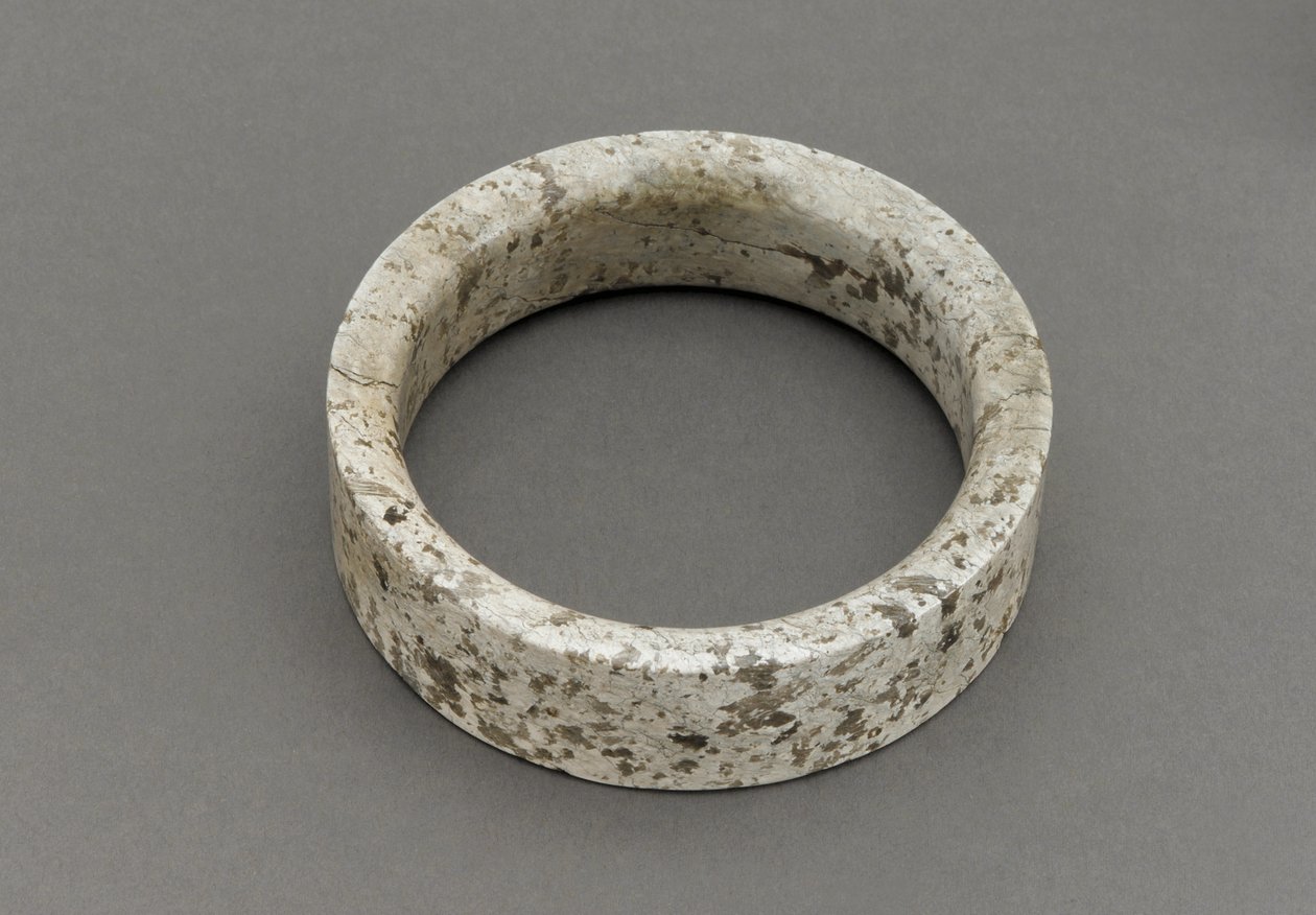 Armband (jade) av Shang Dynasty Chinese School