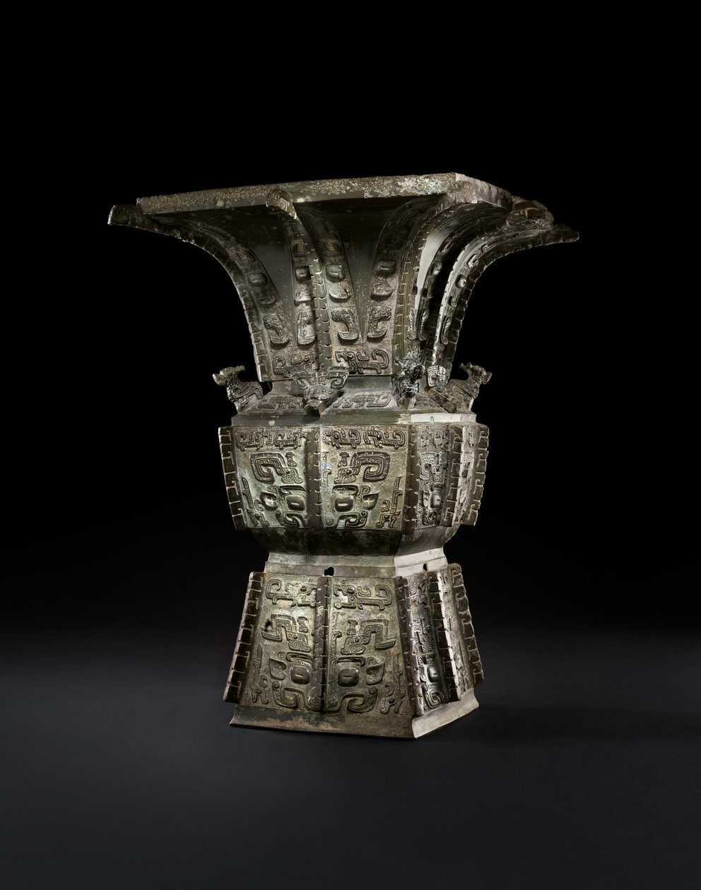 Rituellt vinkärl, Fangzun (brons) av Shang Dynasty Chinese School