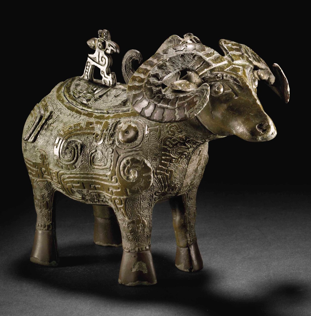 Rituellt vinkärl i ramform, Gong (brons) av Shang Dynasty Chinese School