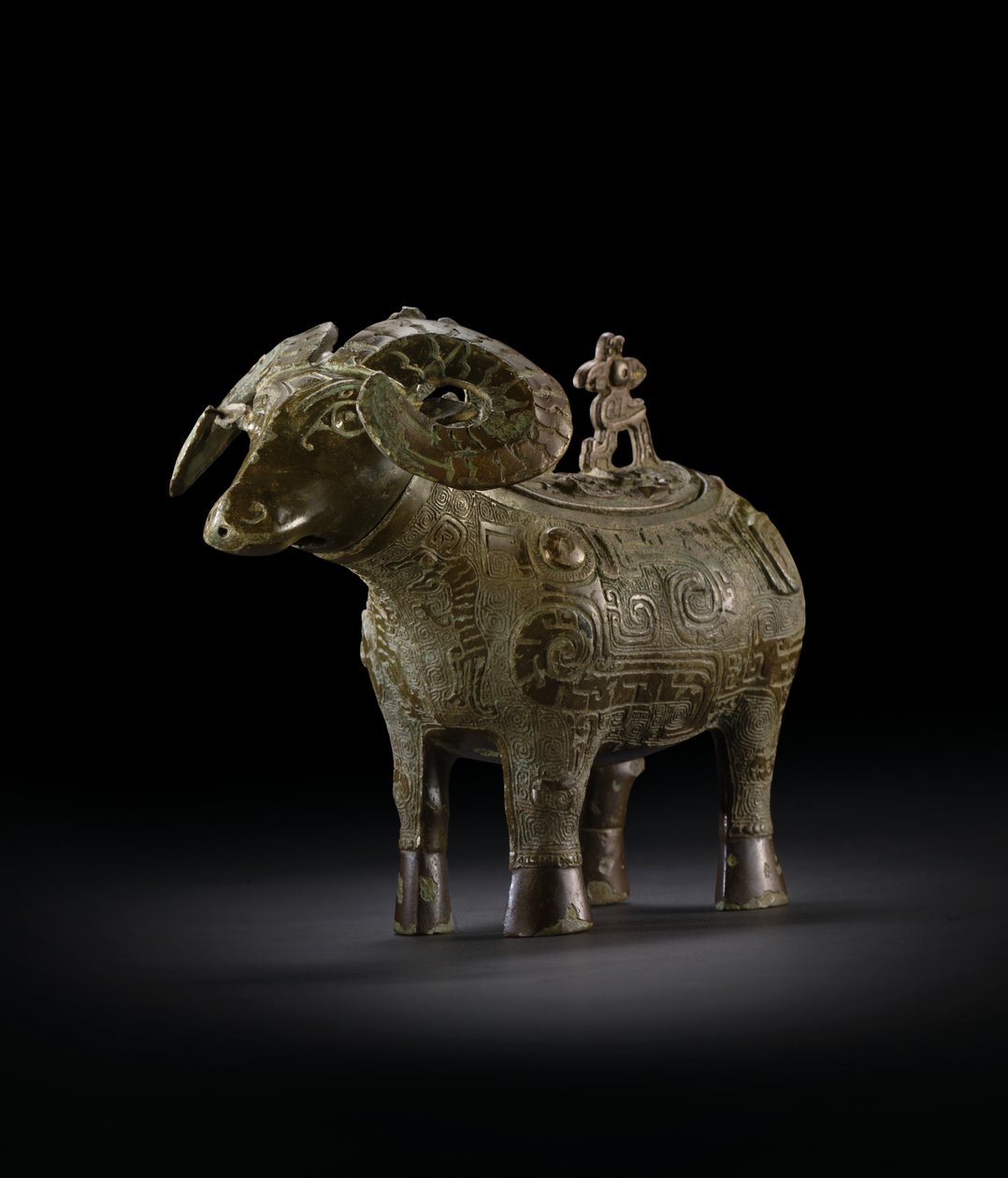 Rituellt vinkärl i ramform, Gong (brons) av Shang Dynasty Chinese School