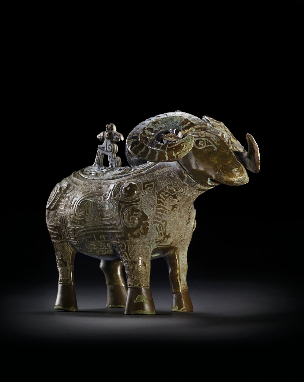 Rituellt vinkärl i ramform, Gong (brons) av Shang Dynasty Chinese School