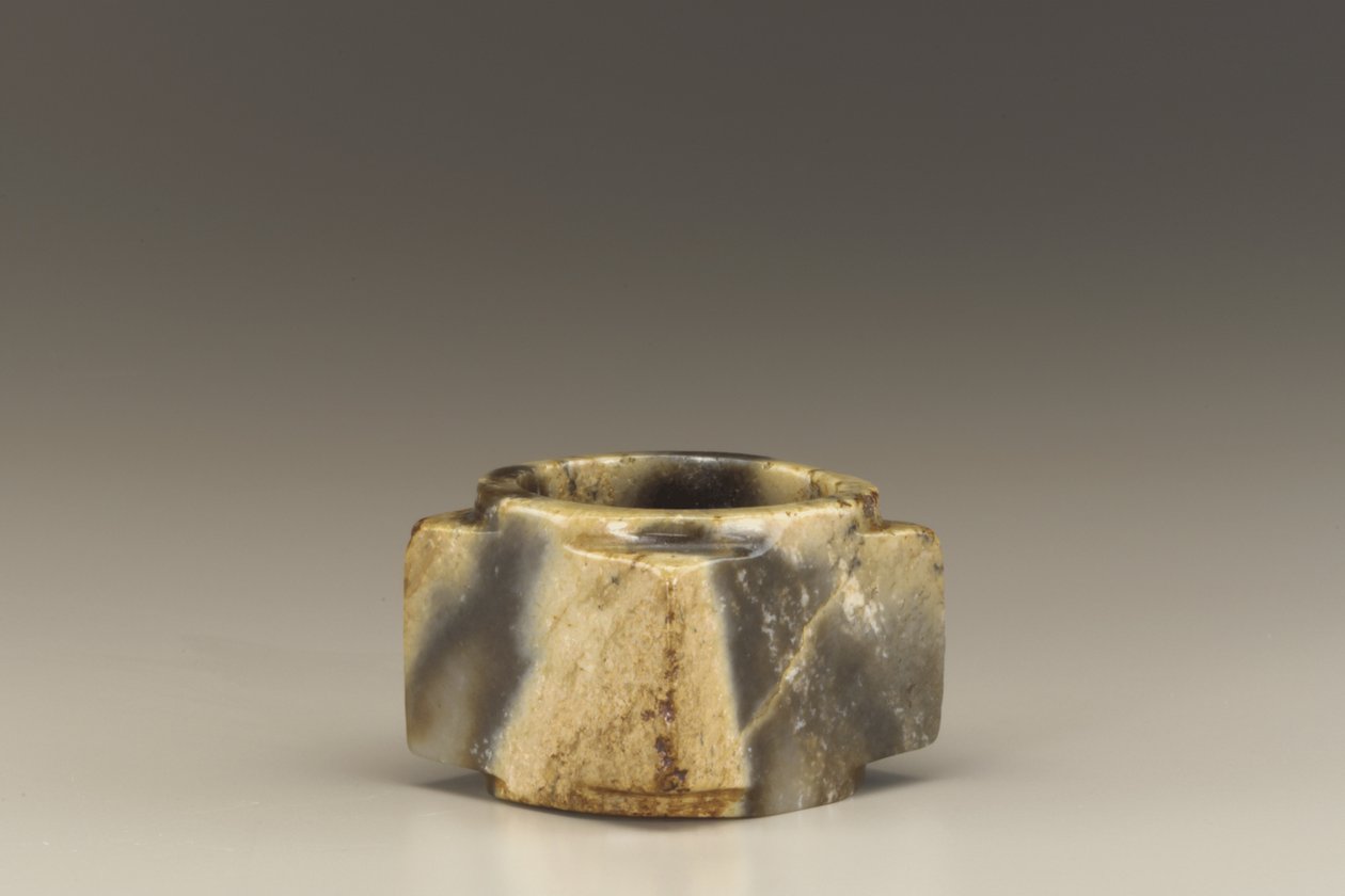 Kort rör (cong) (jade (nefrit)) av Shang Dynasty Chinese School