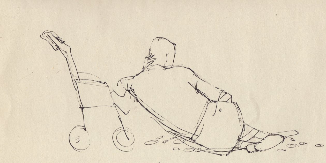 Man lutad mot barnvagn på stranden, c1950. av Shirley Markham