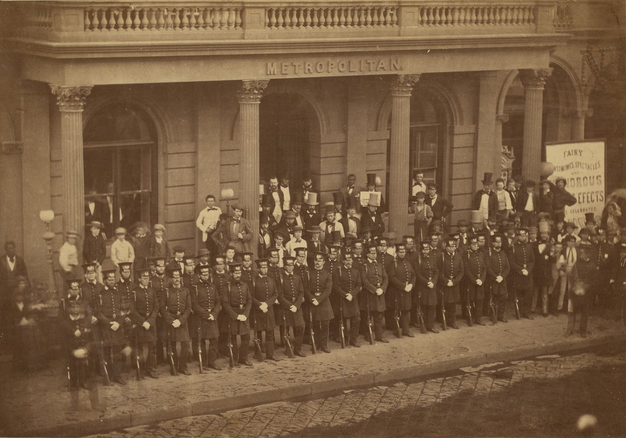 [Grupporträtt av officerare] av Silas A. Holmes