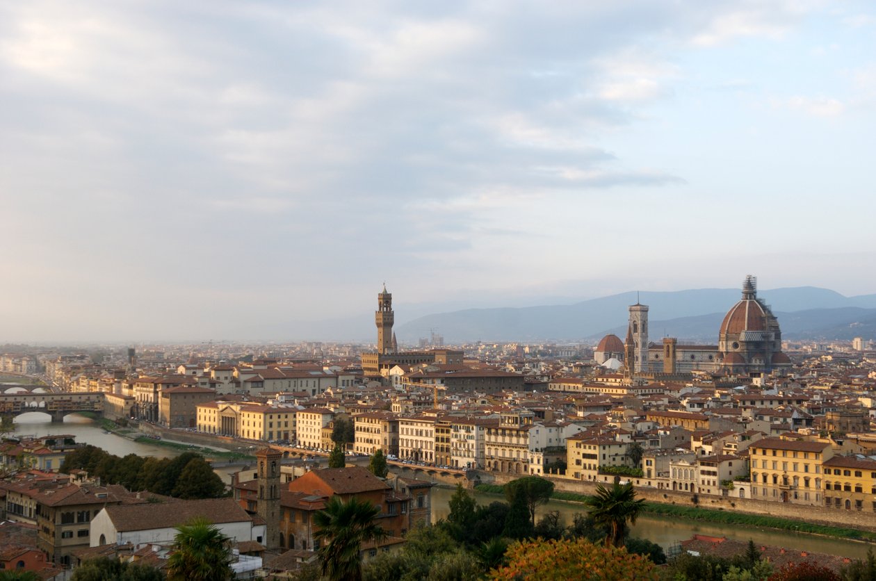 Italien, Toscana, Florens, förhöjd utsikt över staden Från Piazzele Michelangelo, 2022 (foto) av Sisse Brimberg