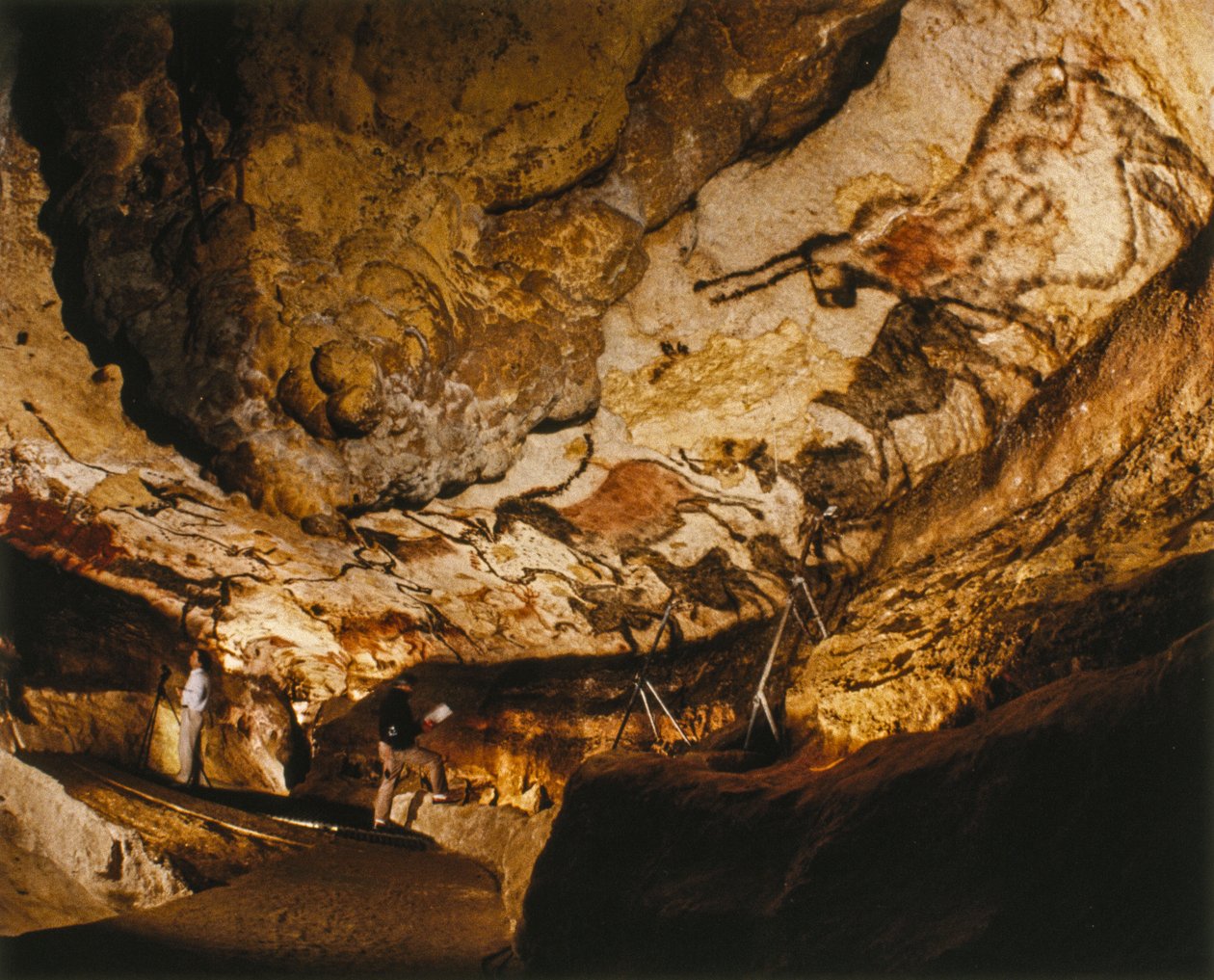 Den mytiska enhörningen från Lascaux och andra målningar från Lascaux som gjordes för över 17 000 år sedan. av Sisse Brimberg