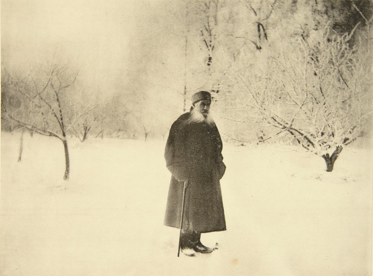 Den ryske författaren Leo Tolstoj tar en vinterpromenad, 1900-talet av Sophia Andreevna Tolstaya
