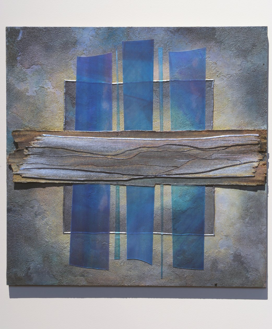 Eternal Designs, 2007 (panel, plexiglas, akrylbläck, glas, bly, upphittade föremål) av Sophie Hacker
